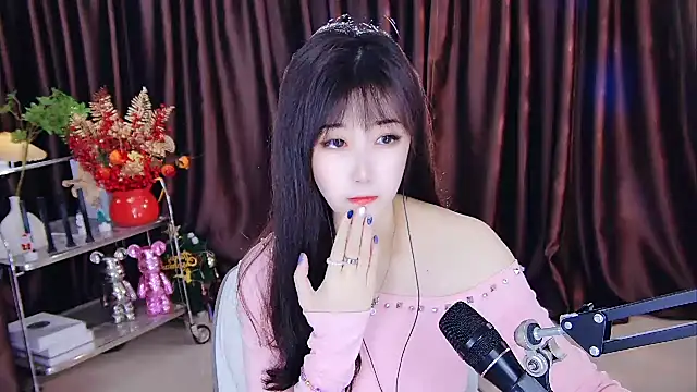 Snapshot of xiaoya666--baby chatting on February 2025 02:33:02 PM xiaoya666--baby online show from February 2025 02:33:02 PM