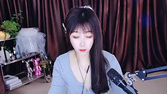 Snapshot of xiaoya666--baby chatting on March 2025 02:00:01 PM xiaoya666--baby online show from March 2025 02:00:01 PM