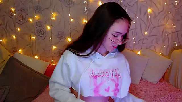 fluffy kitty  online show from October 2025 03:25:02 PM