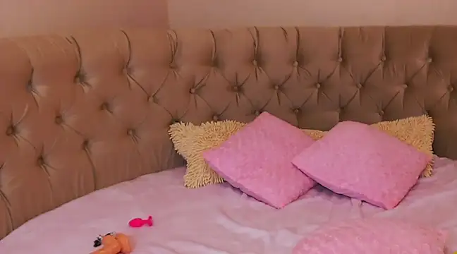 evelonel online show from February 2025 03:42:01 AM