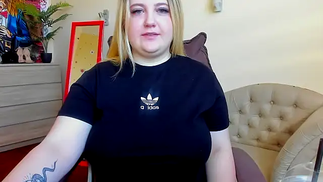 Snapshot of Doliss chatting on September 2025 06:04:02 AM Doliss online show from September 2025 06:04:02 AM