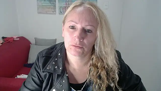 emperabigbootybigass online show from April 2026 01:03:01 PM