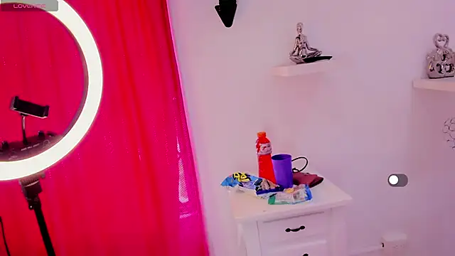 samy  milf online show from October 2025 07:00:01 PM