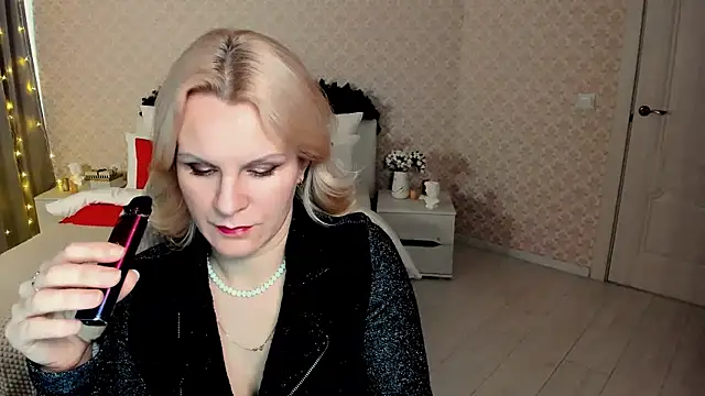 Louisa Bay online show from January 2025 11:00:01 AM