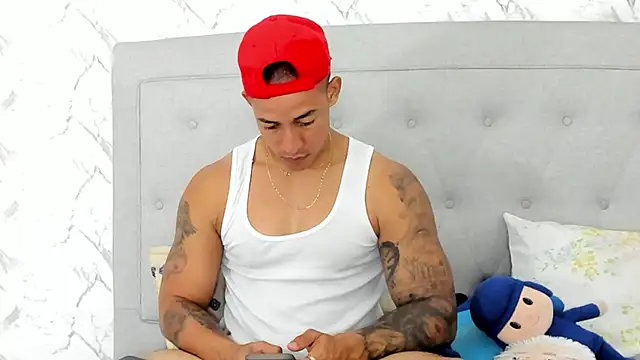 luigiferrara online show from February 2025 02:15:01 AM