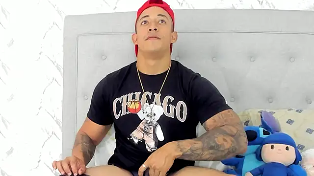 luigiferrara online show from February 2025 07:39:01 PM