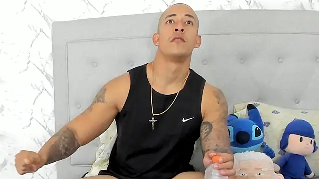 luigiferrara online show from February 2025 10:03:02 PM