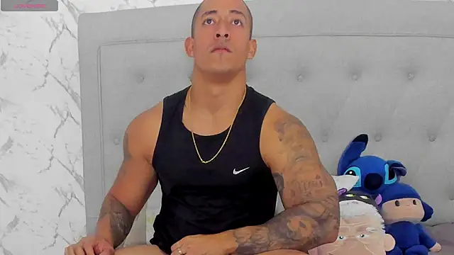 luigiferrara online show from April 2026 08:50:01 PM