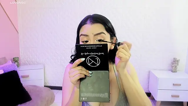 Violetaa diazz online show from February 2026 09:30:02 PM