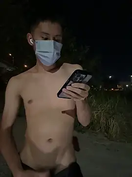 Snapshot of Benson18y chatting on September 2025 12:42:01 PM Benson18y online show from September 2025 12:42:01 PM