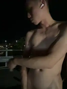 Snapshot of Benson18y chatting on September 2025 03:28:02 PM Benson18y online show from September 2025 03:28:02 PM