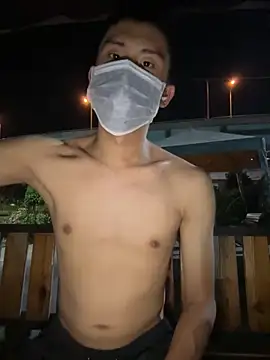 Snapshot of Benson18y chatting on October 2025 03:57:02 PM Benson18y online show from October 2025 03:57:02 PM