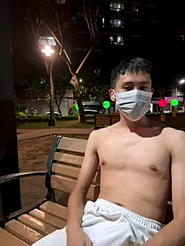 Snapshot of Benson18y chatting on October 2025 06:52:01 PM Benson18y online show from October 2025 06:52:01 PM