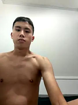 Snapshot of Benson18y chatting on October 2025 10:26:02 PM Benson18y online show from October 2025 10:26:02 PM