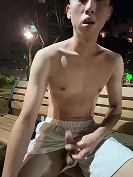 Snapshot of Benson18y chatting on November 2025 06:41:04 PM Benson18y online show from November 2025 06:41:04 PM