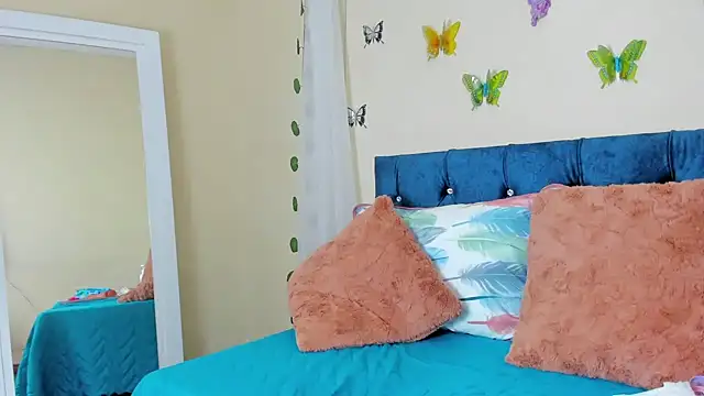 cristalwalker   online show from February 2025 03:31:02 PM