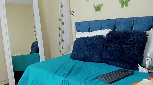 cristalwalker   online show from March 2025 06:52:01 PM