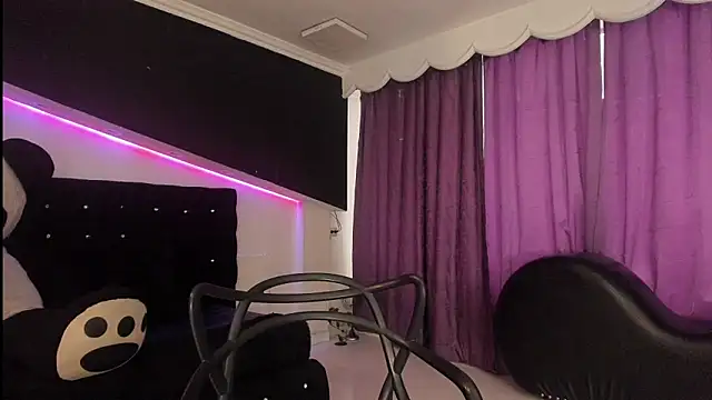 Coral Gibson online show from April 2026 12:16:02 PM