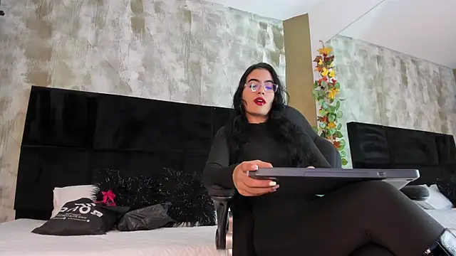 Ellaochoa online show from January 2025 11:32:02 AM