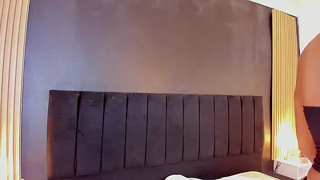 sweetsofia18 online show from April 2026 11:16:01 PM