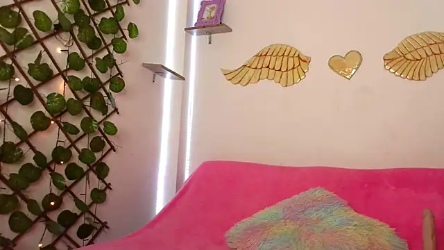 littleayshel online show from September 2025 01:45:01 PM