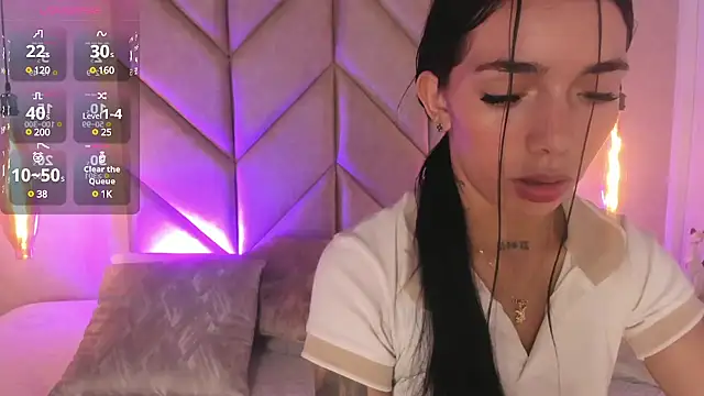 Mollymoon1 online show from December 2024 08:08:01 PM