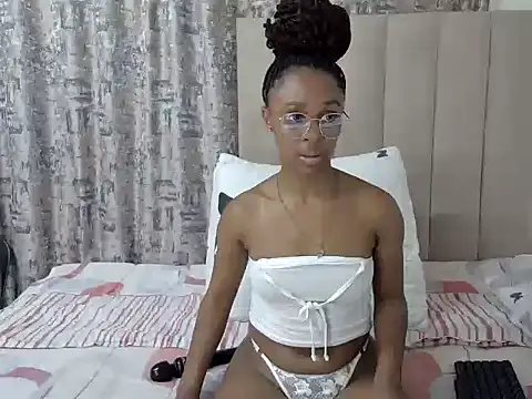 Pearl 00 online show from December 2024 02:52:01 AM