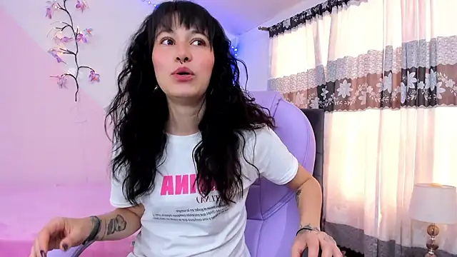 Camcrush   online show from October 2025 03:00:01 PM