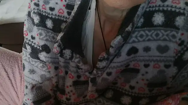 Snapshot of VeneRed chatting on February 2025 09:44:02 AM VeneRed online show from February 2025 09:44:02 AM