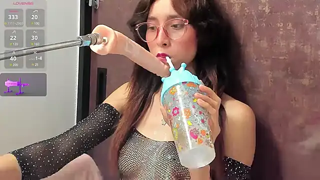 Snapshot of doll_bella_ chatting on February 2025 11:04:01 PM doll bella online show from February 2025 11:04:01 PM