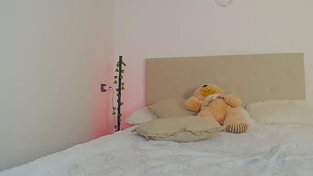Snapshot of L1ittle_kitty_ chatting on December 2024 04:42:01 PM L1ittle kitty online show from December 2024 04:42:01 PM