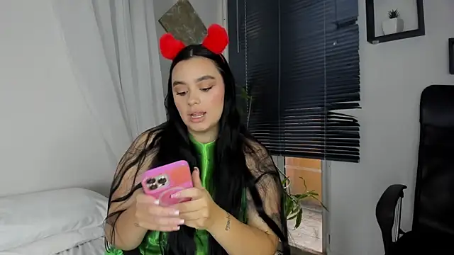 Cristal Cutte online show from December 2024 01:29:02 PM