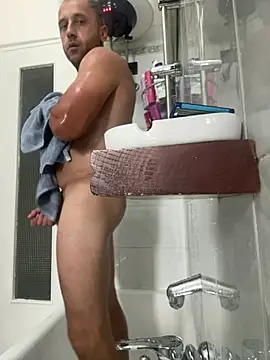 Snapshot of Lecatore80 chatting on June 2026 05:17:02 PM Lecatore80 online show from June 2026 05:17:02 PM