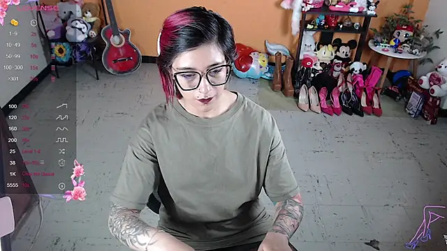 Snapshot of MissMiia2 chatting on December 2024 08:36:01 PM MissMiia2 online show from December 2024 08:36:01 PM