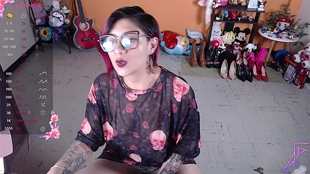 Snapshot of MissMiia2 chatting on December 2024 08:16:01 PM MissMiia2 online show from December 2024 08:16:01 PM