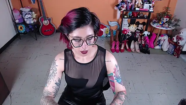 Snapshot of MissMiia2 chatting on December 2024 03:57:02 PM MissMiia2 online show from December 2024 03:57:02 PM