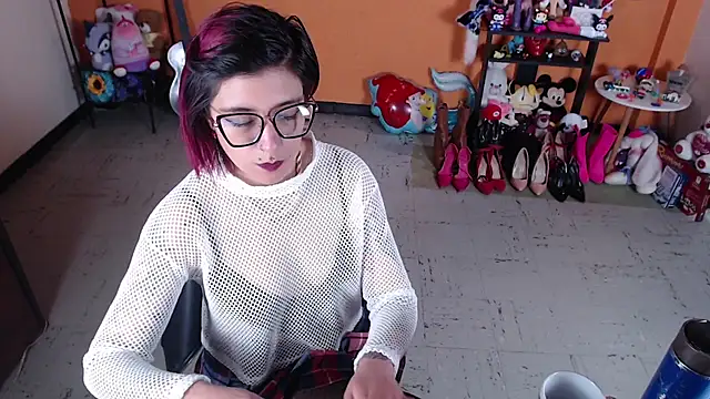 Snapshot of MissMiia2 chatting on January 2025 04:43:02 PM MissMiia2 online show from January 2025 04:43:02 PM