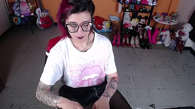 Snapshot of MissMiia2 chatting on January 2025 02:30:01 PM MissMiia2 online show from January 2025 02:30:01 PM