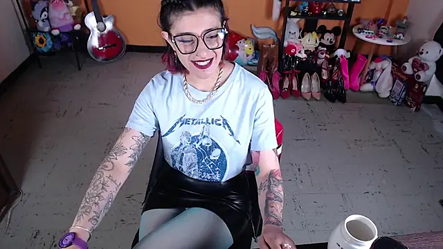 Snapshot of MissMiia2 chatting on January 2025 02:04:01 PM MissMiia2 online show from January 2025 02:04:01 PM