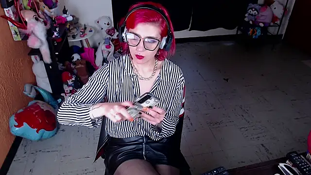 Snapshot of MissMiia2 chatting on February 2025 02:37:01 PM MissMiia2 online show from February 2025 02:37:01 PM