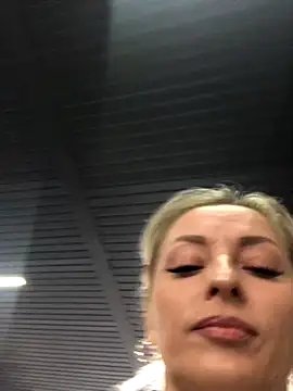 Diamond Bunny  online show from October 2025 02:03:02 PM