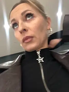 Diamond Bunny  online show from October 2025 04:06:02 PM