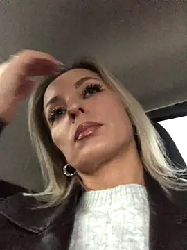 Diamond Bunny  online show from October 2025 02:30:01 PM