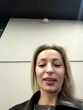 Diamond Bunny  online show from November 2025 02:16:01 PM