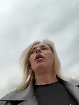 Diamond Bunny  online show from February 2026 03:19:02 PM