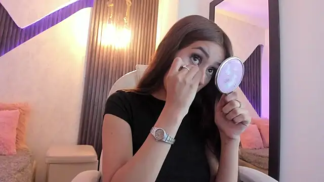 laurin clauz  online show from December 2024 03:33:02 PM