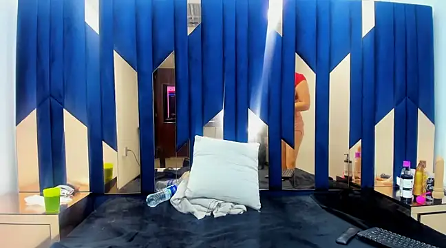 Snapshot of Criistaal_ chatting on December 2024 03:25:02 AM Criistaal  online show from December 2024 03:25:02 AM