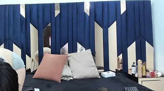 Snapshot of Criistaal_ chatting on January 2025 03:58:02 AM Criistaal  online show from January 2025 03:58:02 AM