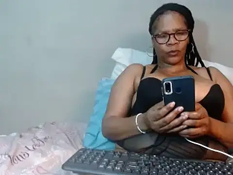 Snapshot of BustyMelonssXXXX chatting on February 2025 07:52:02 PM BustyMelonssXXXX online show from February 2025 07:52:02 PM