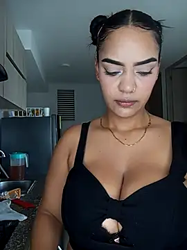 Sara-77 online show from November 2025 03:01:02 PM